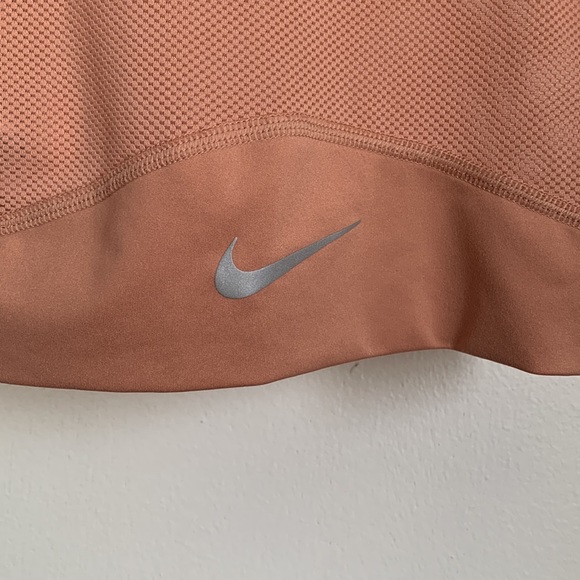 Nike Dri Fit Rose Gold Mesh Cropped top size xs - Picture 3 of 5